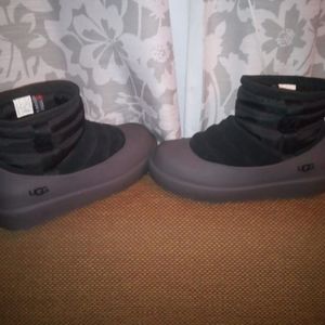 UGGs CLASSIC MINI PULL ON WEATHER MENS SIZE 9 BOOTS